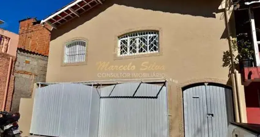 Casa no Jardim São José, ao lado do Lago do Taboão e Faculdade USF
