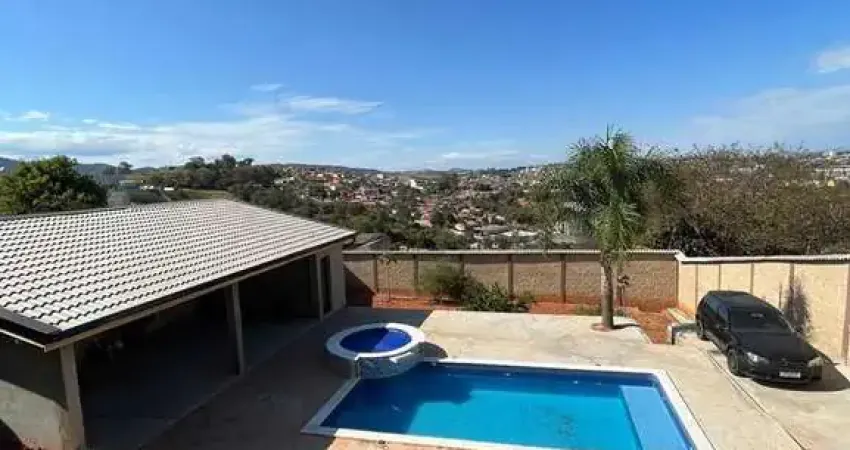 Chácara / sítio com 3 quartos à venda na Rua Carlinda Barbosa de Brito, 34, Residencial Hípica Jaguari, Bragança Paulista