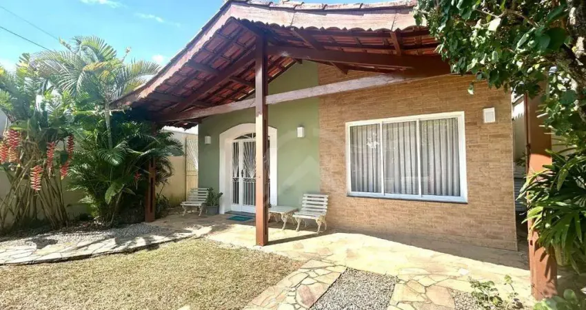Casa Térrea com piscina e 3 dormitórios