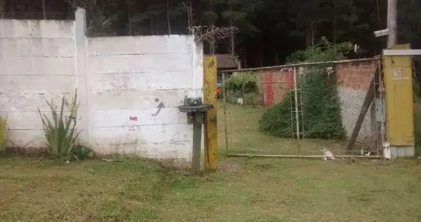 Casa para venda tem 546 metros quadrados com 2 quartos