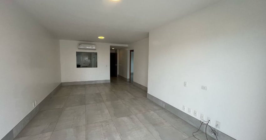 Apartamento na Praia dos Cavaleiros para venda com 3 quartos