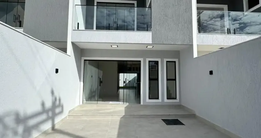 Vendo casa com 03 quartos no Mirante da Lagoa por 850 mil
