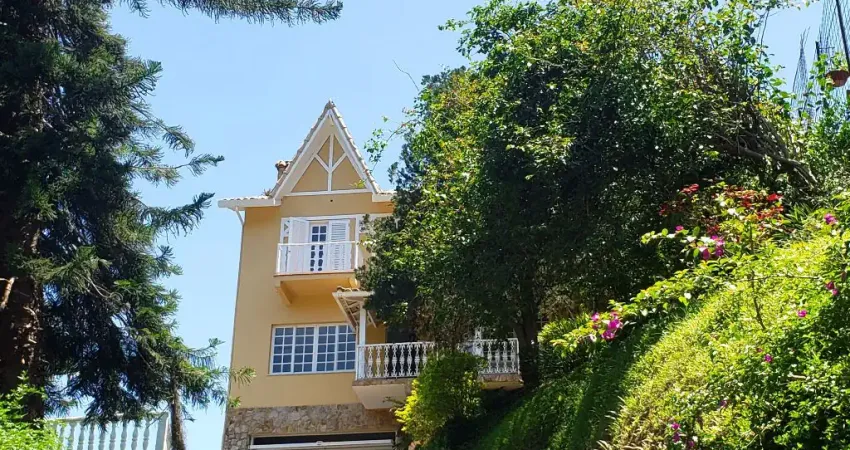 Casa em condomínio fechado com 4 quartos à venda no Retiro, Petrópolis 