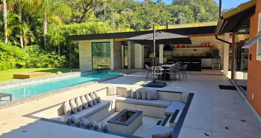 Belíssima casa alto padrão em Itaipava!