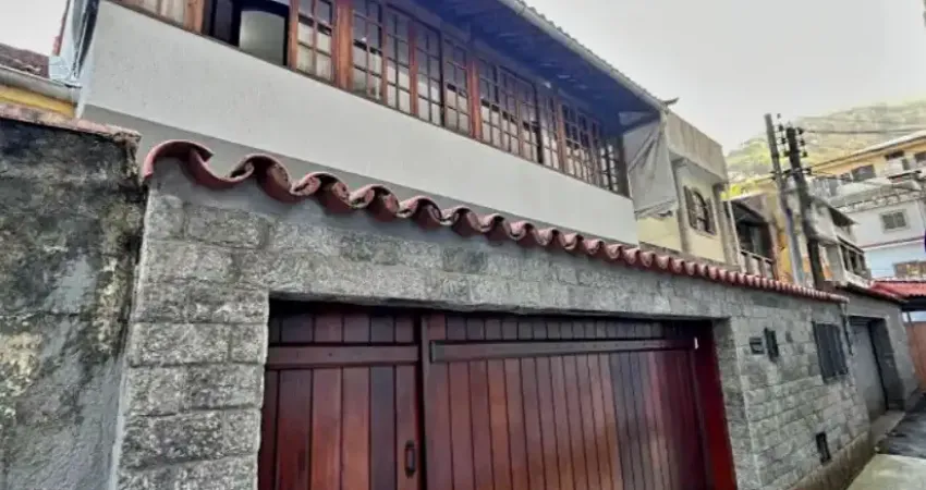 Excelente oportunidade! duas moradias independentes à venda no centro de petrópolis!