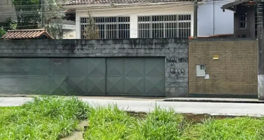 Oportunidade Rua Bingen, em Petrópolis! Imóvel comercial ou residencial à venda!