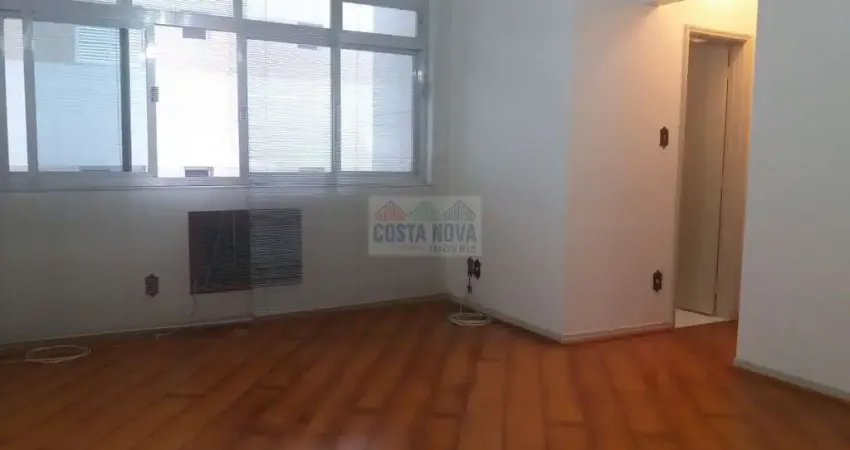 Apartamento com 2 dormitórios. 100 m² de área útil, 1 quadra da Praia. Vaga Privativa