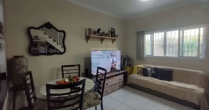 Sobrado de condomínio com 2 quartos sendo os 2 suítes, 1 vaga, bairro guilhermina, praia grande