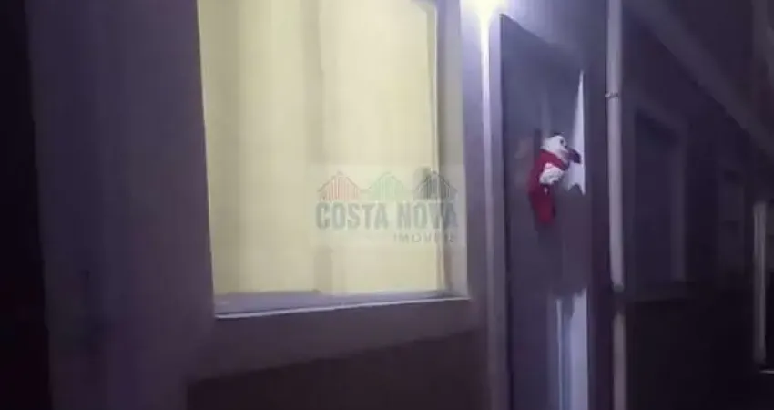 Casa térrea em condomínio a venda, com 2 quartos, 1 banheiro e 1 vaga