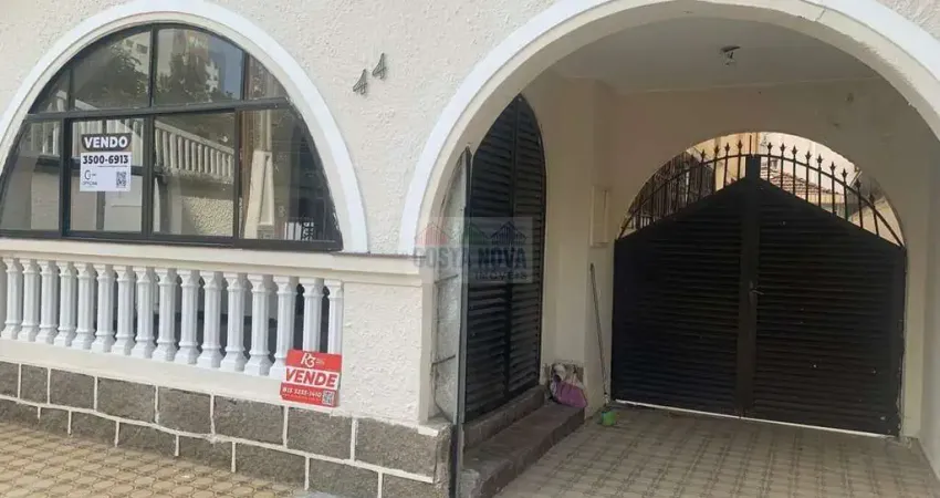 Casa com 338 m², 4 dormitórios sendo 1 suíte, 5 banheiros, 3 vagas, bairro Boqueirão