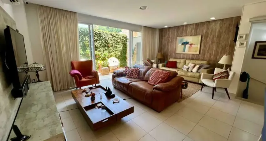 Casa mobiliada 218 m2, 3 dormitórios, 2 banheiros e 4 vagas no Guarujá ( ACEITA PERMUTA )