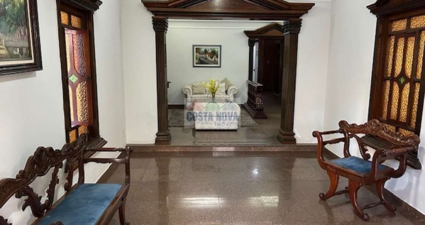 Apartamento à venda com 118m², 2 quartos sendo 1 suíte, sala, 3 banheiros e vaga demarcada em Santos