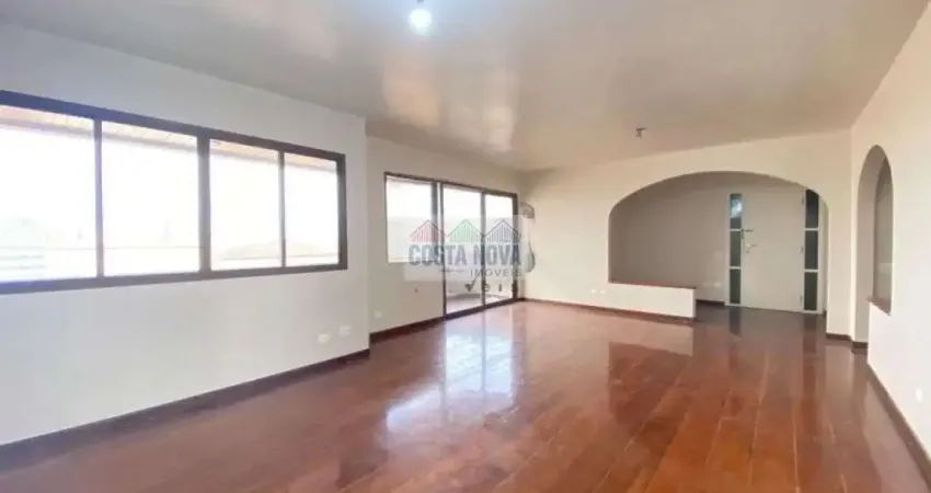 Apartamento á venda, de 163m² com 3 quartos sendo 1 suíte, 4 banheiros e 2 vagas no bairro Boqueirão