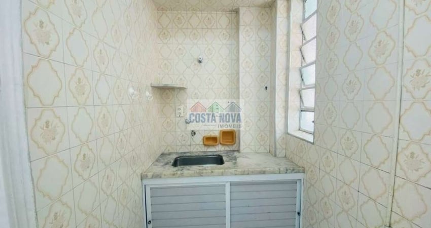 Sala Living à venda com 33m², bem espaçosa e confortável, frente a Praia do Embaré