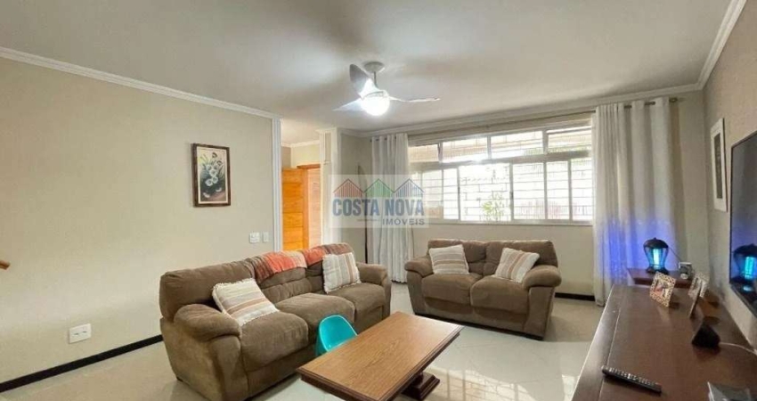 Sobrado à venda com 156m², 3 quartos sendo 2 suítes, 4 banheiros, sala para 2 ambientes e garagem