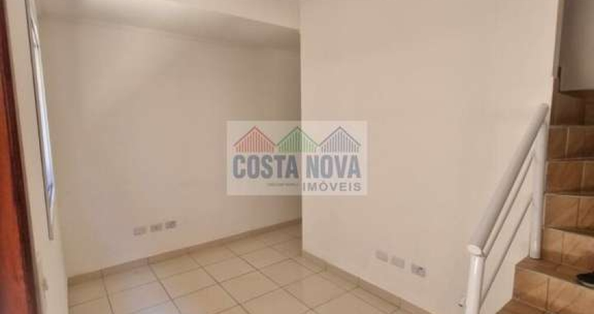 Casa assobradada  com 2 dormitórios e quintal privativo no bairro Sitío do Campo, Praia Grande