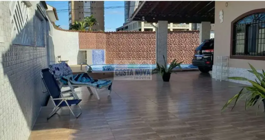 Casa térrea, mobiliada, piscina, jacuzzi, 5 vagas, edícula, churrasqueira, a 200 metros mar