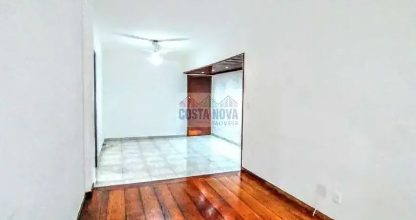 Apto 2 dormitórios com suíte e vaga demarcada no Campo Grande ? Amplo, com sacada e dependência