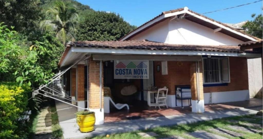 Casa 500m² - 2Qts, Quintal 300m², no Guarujá! proximo as principais praias e comercios da região.