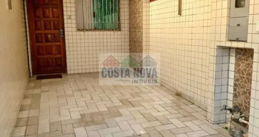 Excelente casa sobreposta baixa, com 103m² de área total, localizada em uma região privilegiada