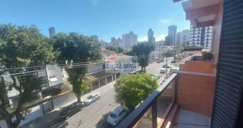 Apartamento á venda na ponta da praia com 2 quartos com sacada