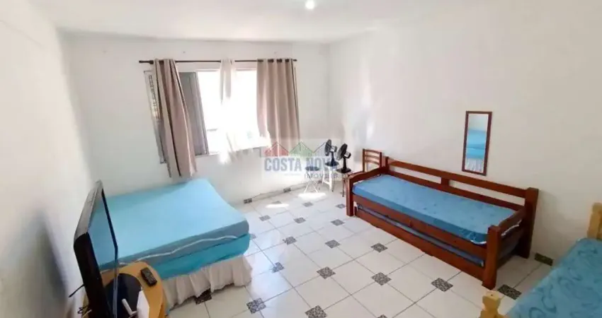 Quitinete com sala living, cozinha, 1 banheiro e lavanderia no bairro ocian.