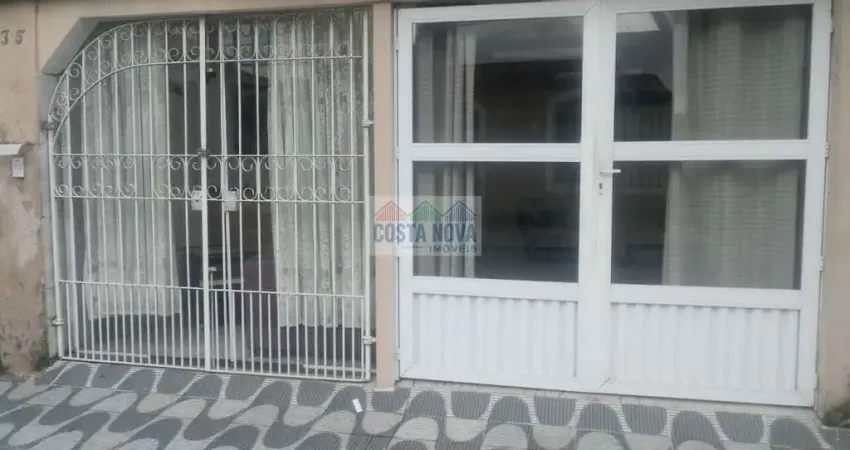 Casa térrea, 2 dormitórios, 3 banheiros, 2 vagas cobertas, próximo a praia