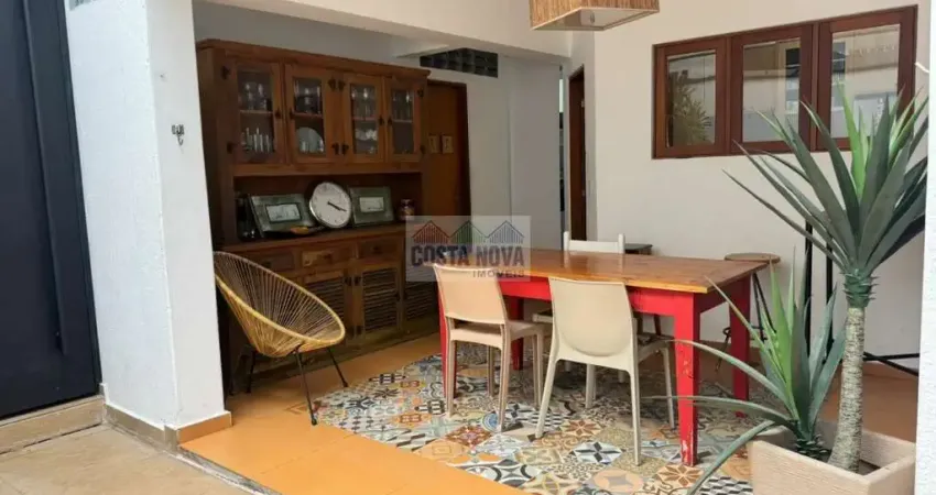 Casa de vila em Pinheiros com 180 m2, quatro quartos, sendo uma suíte principal com closet e uma sem
