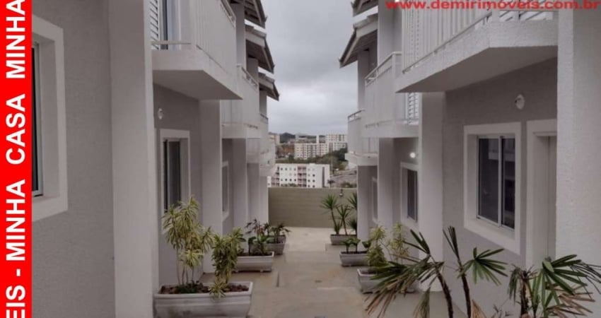 Imperdível: Casa em Condomínio à Venda em Cotia-SP, Chácara Vista Alegre - 2 Quartos, 1 Banheiro, 1 Vaga de Garagem - 45m².