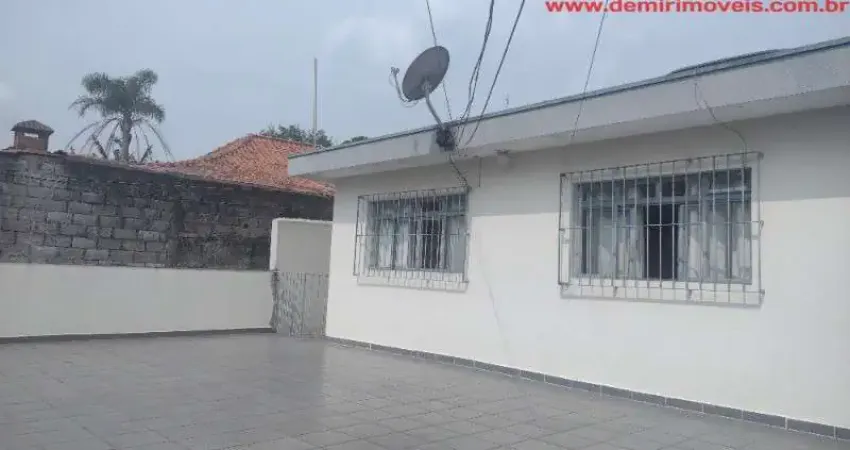 Imperdível casa à venda em Cotia-SP, Parque Alexandre: 5 quartos, 1 suíte, 2 salas, 2 banheiros, 4 vagas de garagem, 82,00 m² de área.