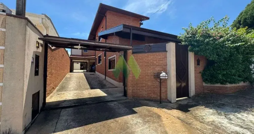 Sobrado 2 Suites 04 Vagas de Garagem Cobertas a Venda - Chacara dos Pinheiros - Botucatu/SP