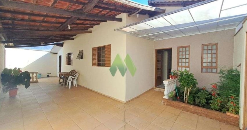 Casa 03 Dormitorios a venda – Jardim Itamarati - Botucatu/SP