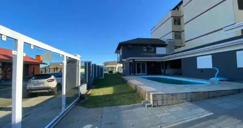 Sobrado com 6 Dormitórios, Piscina e Vista para o Mar – Tramandaí para Locação Anual