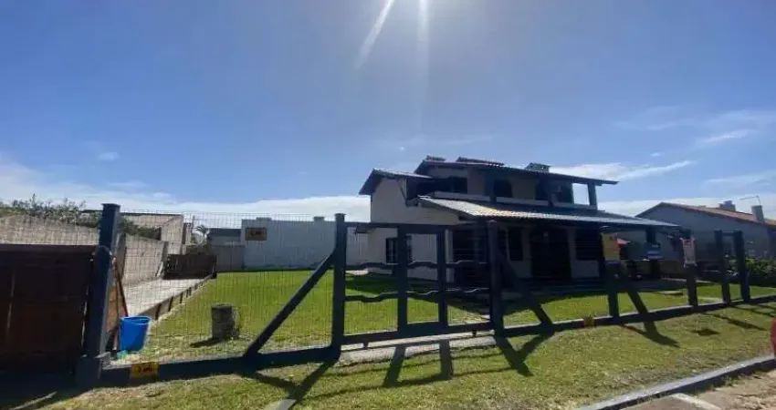 Casa de 5 dormitórios a venda a uma quadra do mar em nova tramandaí