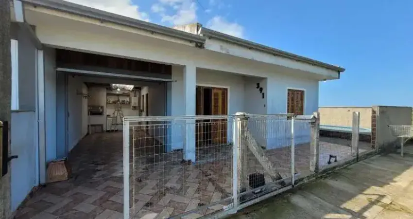 Venda de ótima casa com 2 dormitório e piscina mo bairro indianópolis.