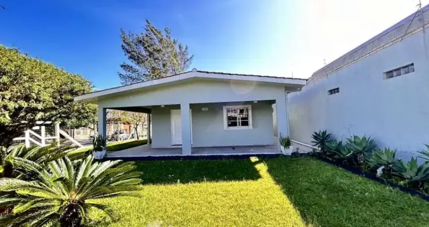 Locação anual – casa espaçosa, mobiliada e de esquina em tramandaí