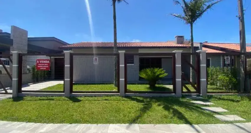 Venda de linda casa de 3 dormitórios e piscina no centro de imbé.