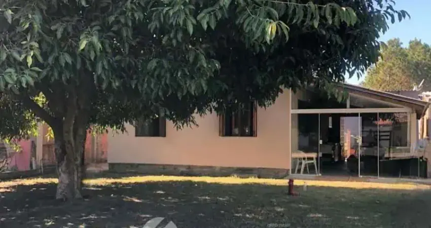 Venda de casa com 3 dormitorios em um ótimo terreno em bairro de moradores.