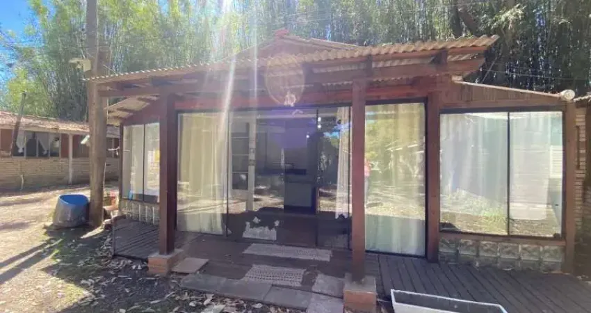 Aluguel anual chalé com acesso à lagoa do armazém em região de moradores