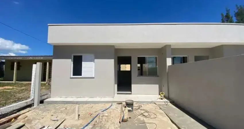 Venda de casa geminada, 2 dormitórios, ótimo padrão construtivo, em nova tramandaí.