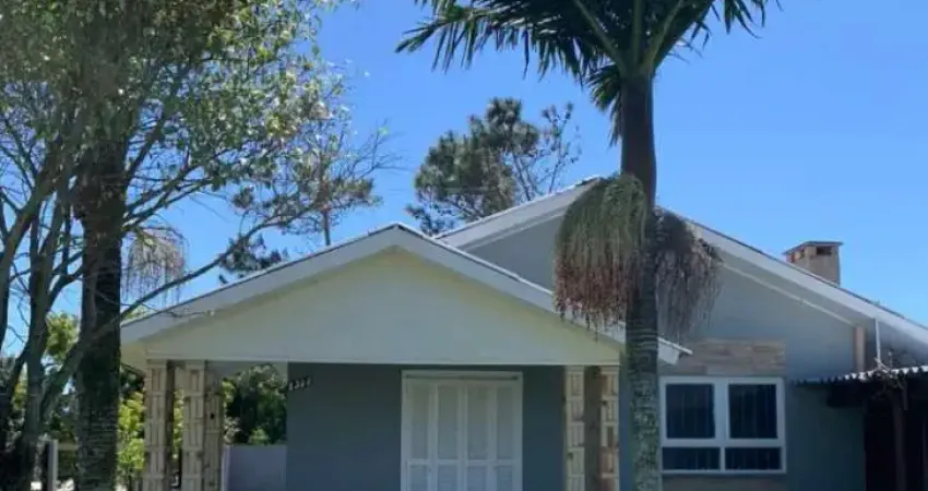 Venda de linda casa, com 3 dormitórios, 2 banheiros, em localização privilegiada em nova tramandaí.