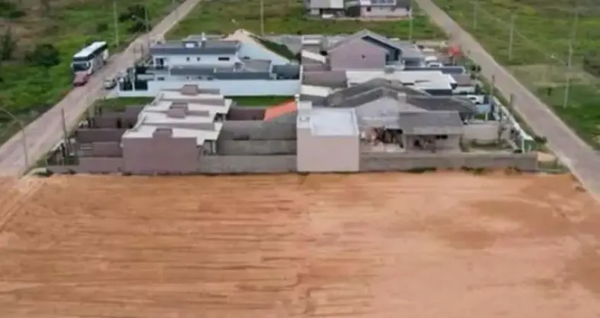 Venda de ótimo terreno, amplo, limpo e aterrado, a 200 metros do mar