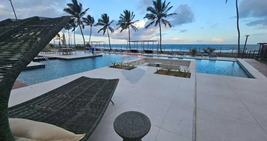 Vende-se apartamento 2 quartos em condomínio à beira-mar de muro alto.