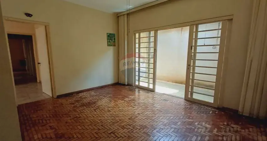 Casa térrea com 3 quartos (1 suíte), edícula e Salão Comercial Independente
