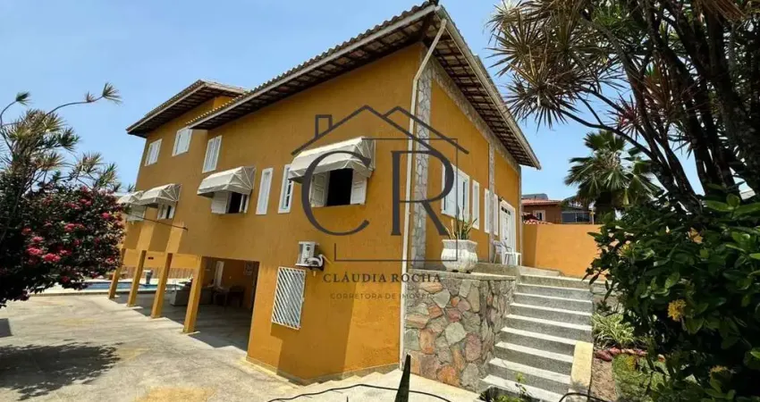 Casa imponente, extremamente conservada! Próxima a praia!