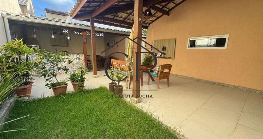 Casa super aconchegante em condomínio com excelente infraestrutura de lazer!