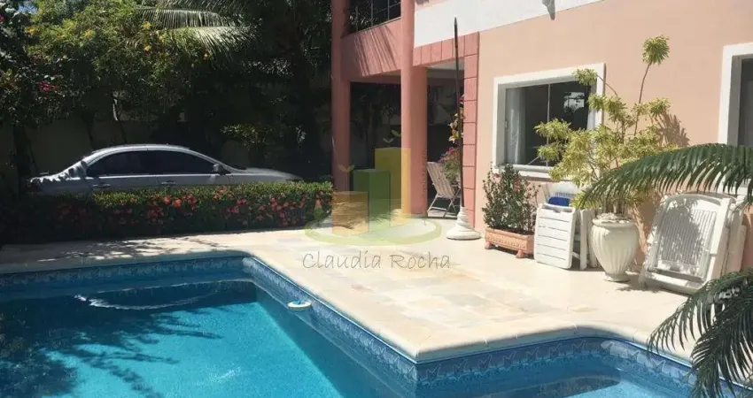 MARAVILHOSA CASA COM PISCINA PRIVATIVA E COM BASTANTE ÁREA VERDE EM CONDOMÍNIO FECHADO!!!