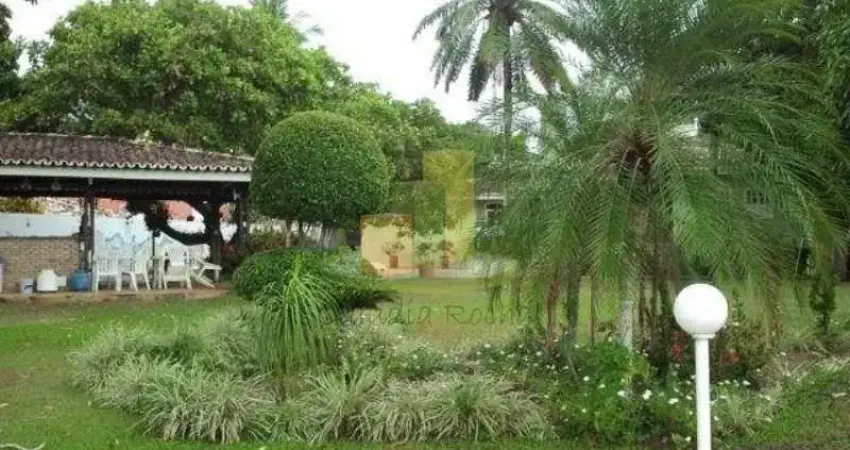 CASA ENORME EM CONDOMÍNIO FECHADO!
