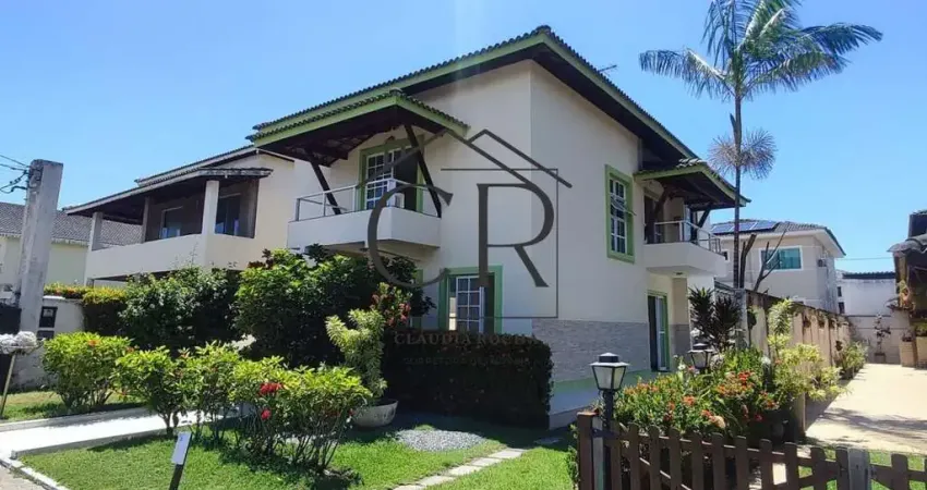 Casa duplex com 4/4 em condomínio fechado!