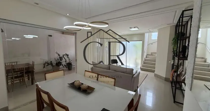Excelente casa duplex em Buraquinho, com 4 suítes! Condomínio com energia solar!